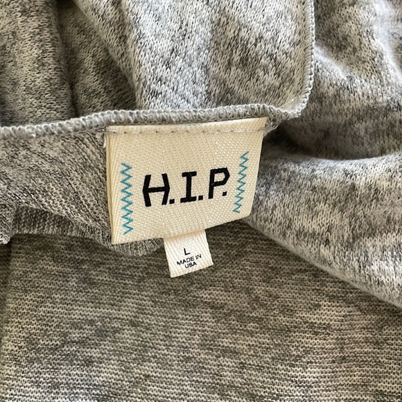 Gray sweater with open back - Picture 3 of 3